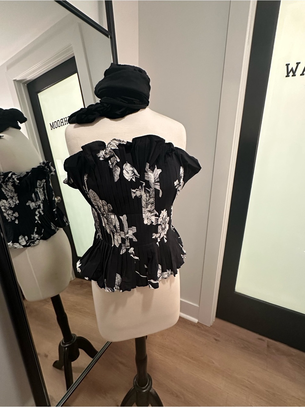 White House Black Market Black/white Peplum Removable strap Pleated Ruffle NWT